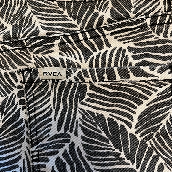 RVCA black and white leaf print shorts - Picture 3 of 4